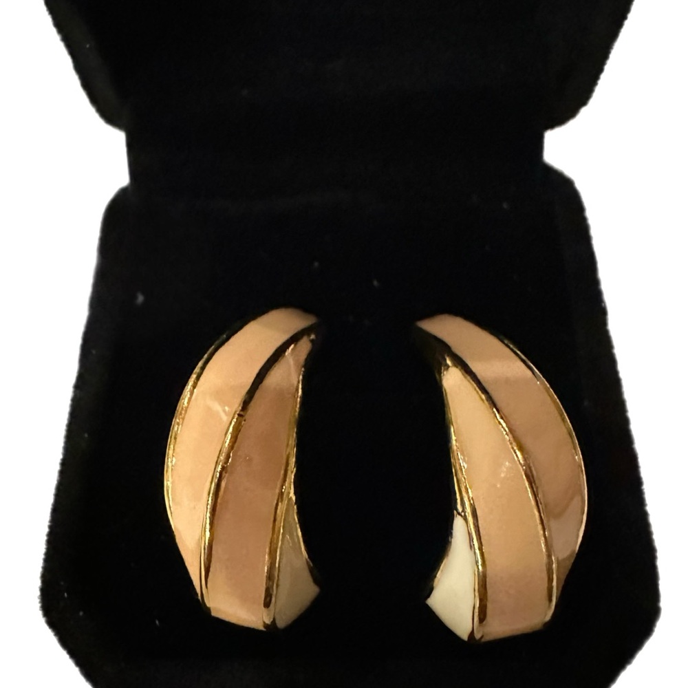 Elegant Gold and Cream Women's Earrings